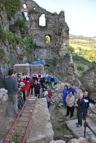 Výstup na 101 hradov a zámkov slovenska - lednica (7)