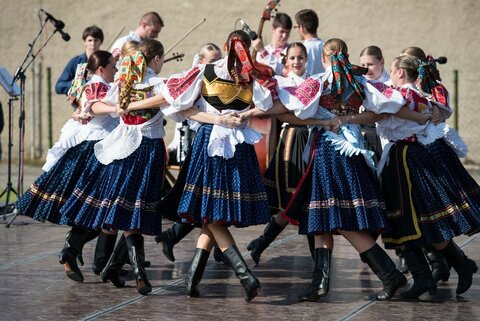 Postupové súťaže a prehliadky v oblasti folklóru v roku 2025 – prihlasovanie