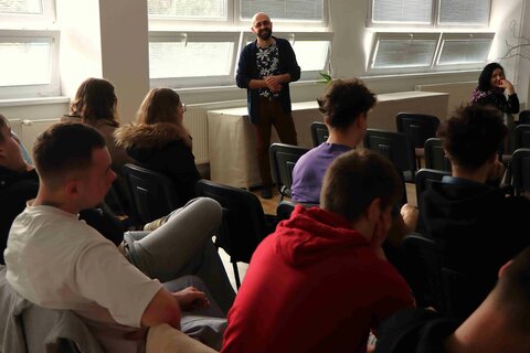 MÝTUS KRÁSY - Od kmeňových rituálov po digitálne filtre