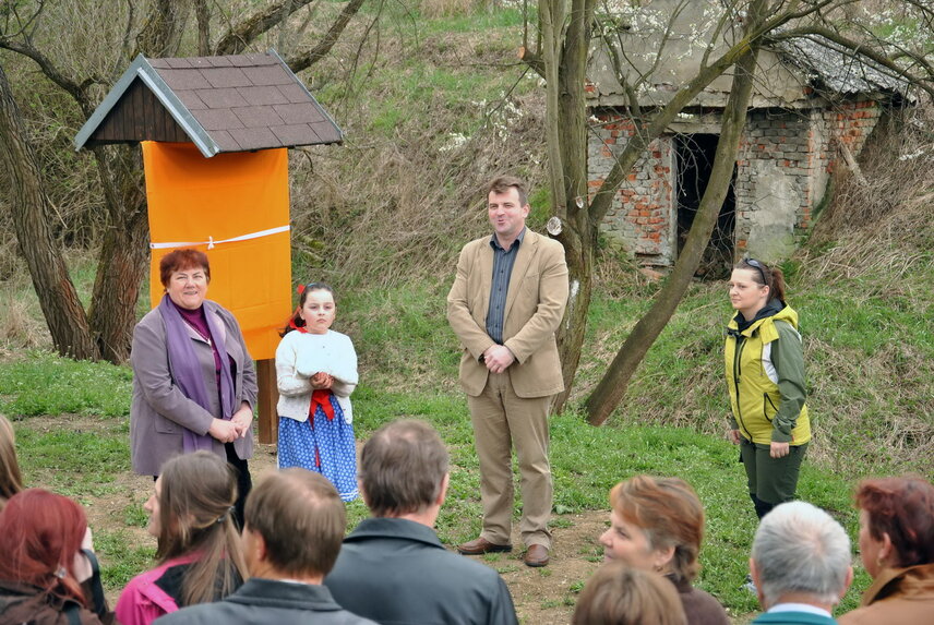 DEŇ ZEME 	- okresná výtvarná súťaž pre deti MŠ a 1. a 2. roč. ZŠ, EKONÁPADNÍK, tvorivé dielne z odpadového materiálu pre deti ZŠ a ZŠ okresu   