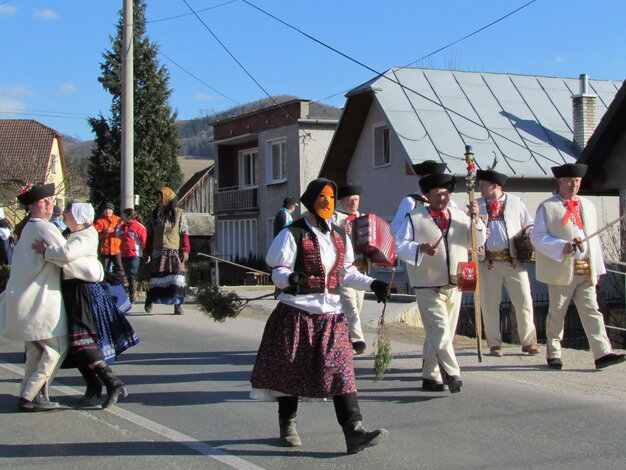 Fašiangové pochôdzky v regióne - Fasiangy precin 2011 3