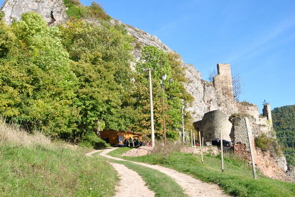 Výstup na 101 slovenských hradov a zámkov - Výstup na hrad LEDNICA (3)