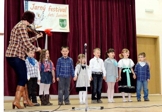 Jarný festival deti ženám - JARNY FESTIVAL deti zenam Mestecko 2014 (17)