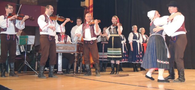 Súťaž choreografií folklórnych kolektívov - FS SENIORPOVAZN, P. Bystrica (1)