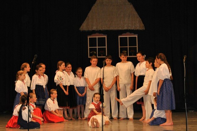 Krajská súťaž detských folklórnych súborov - ZEMIANSKE KOSTOLANY KRAJSKA SUTAZ DFS 2015 (5)