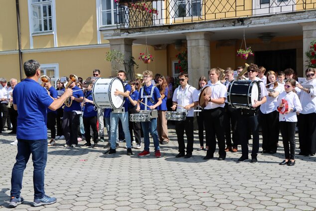 Oddychovka 2024, celoštátne kolo - nedeľa (sprievod, koncert, vyhodnotenie) - Oddychovka, Led. Rovne 2024 koncert (24)