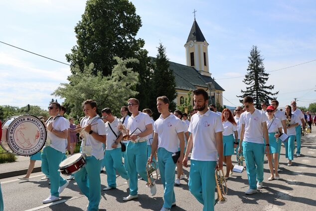 Oddychovka 2024, celoštátne kolo - nedeľa (sprievod, koncert, vyhodnotenie) - Oddychovka, Led. Rovne 2024 koncert (34)