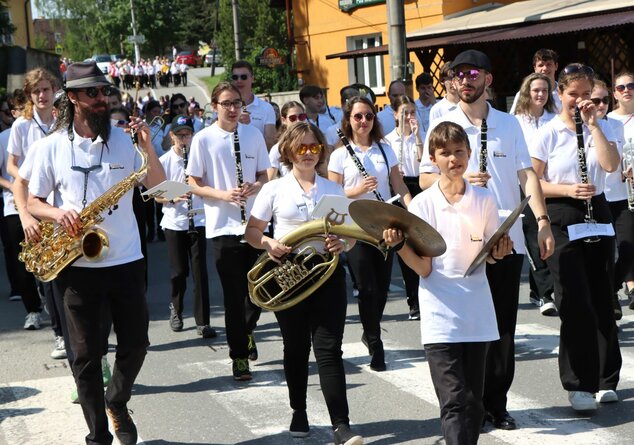 Oddychovka 2024, celoštátne kolo - nedeľa (sprievod, koncert, vyhodnotenie) - Oddychovka, Led. Rovne 2024 koncert (35)