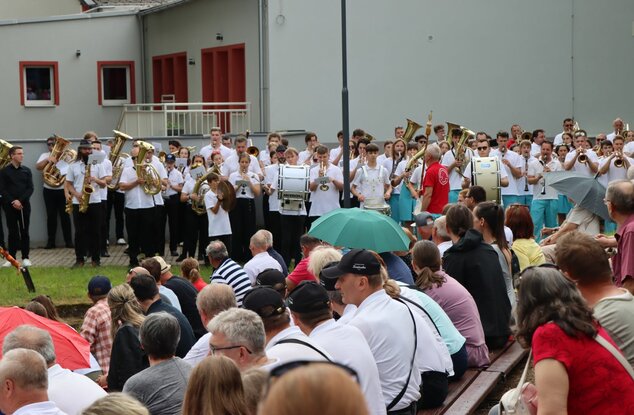 Oddychovka 2024, celoštátne kolo - nedeľa (sprievod, koncert, vyhodnotenie) - Oddychovka, Led. Rovne 2024 koncert (47)