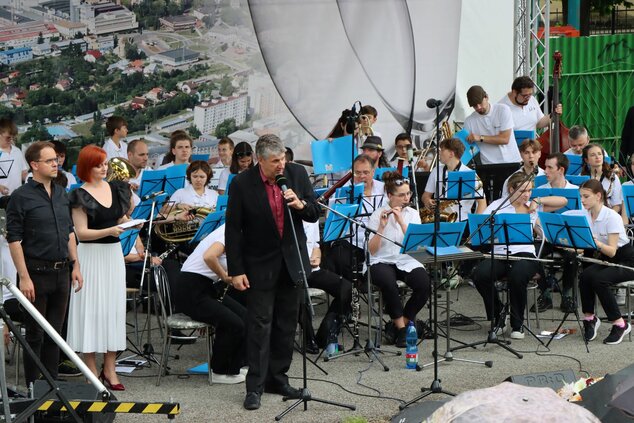 Oddychovka 2024, celoštátne kolo - nedeľa (sprievod, koncert, vyhodnotenie) - Oddychovka, Led. Rovne 2024 koncert (49)