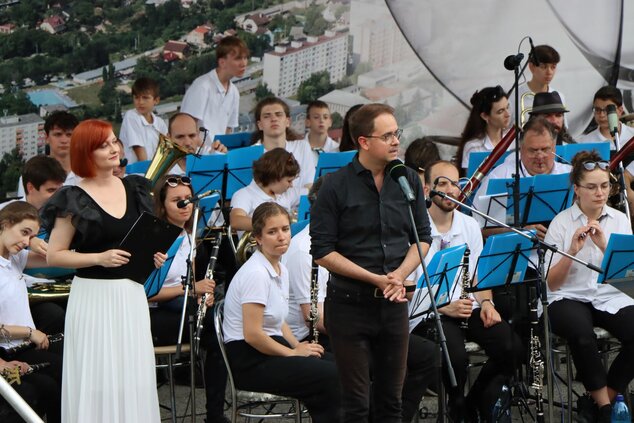 Oddychovka 2024, celoštátne kolo - nedeľa (sprievod, koncert, vyhodnotenie) - Oddychovka, Led. Rovne 2024 koncert (50)