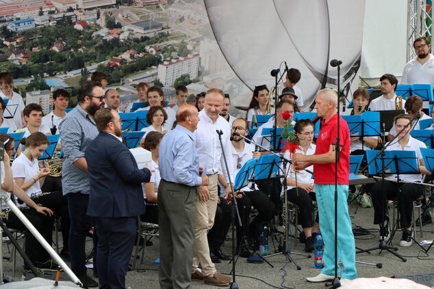 Oddychovka 2024, celoštátne kolo - nedeľa (sprievod, koncert, vyhodnotenie) - Oddychovka, Led. Rovne 2024 koncert (52)