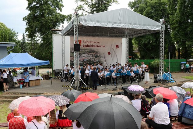 Oddychovka 2024, celoštátne kolo - nedeľa (sprievod, koncert, vyhodnotenie) - Oddychovka, Led. Rovne 2024 koncert (57)
