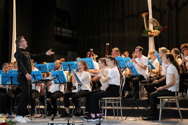 Oddychovka 2024, celoštátne kolo - nedeľa (sprievod, koncert, vyhodnotenie) - Oddychovka, Led. Rovne 2024 koncert (61)