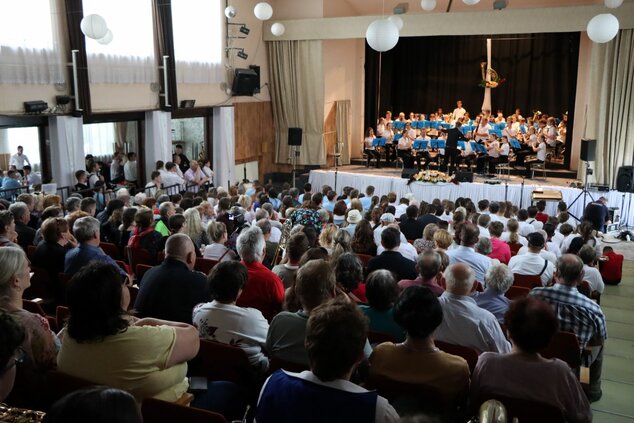 Oddychovka 2024, celoštátne kolo - nedeľa (sprievod, koncert, vyhodnotenie) - Oddychovka, Led. Rovne 2024 koncert (63)
