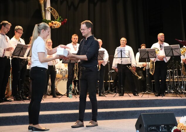 Oddychovka 2024, celoštátne kolo - nedeľa (sprievod, koncert, vyhodnotenie) - Oddychovka, Led. Rovne 2024 koncert (72)