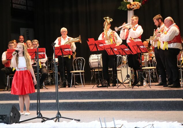 Oddychovka 2024, celoštátne kolo - nedeľa (sprievod, koncert, vyhodnotenie) - Oddychovka, Led. Rovne 2024 koncert (86)