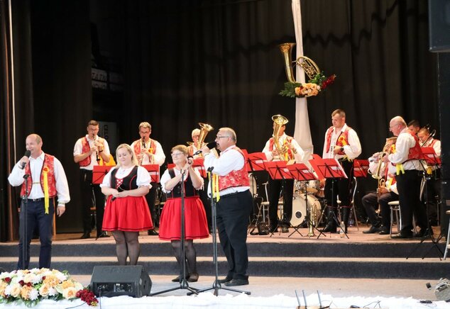 Oddychovka 2024, celoštátne kolo - nedeľa (sprievod, koncert, vyhodnotenie) - Oddychovka, Led. Rovne 2024 koncert (87)