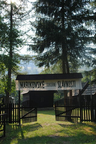 Marikovské folklórne slávnosti - Vstupna brana - 2010
